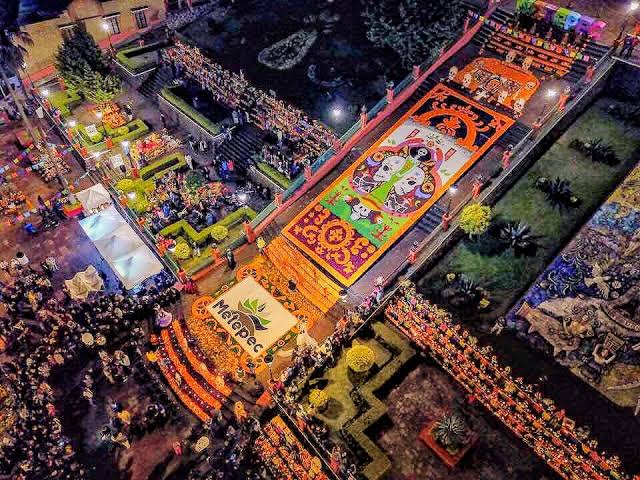 Fotografía aérea de la ofrenda de día de muertos del proyecto cultural de Metepec realizado por | Estudio Floré Santín | Estudio de diseño de interiores | Estudio de museografía.